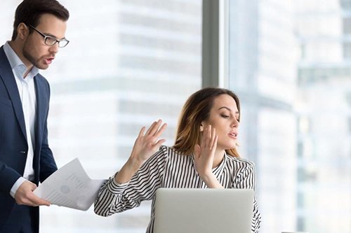 Biểu hiện của cố chấp bảo thủ là gì