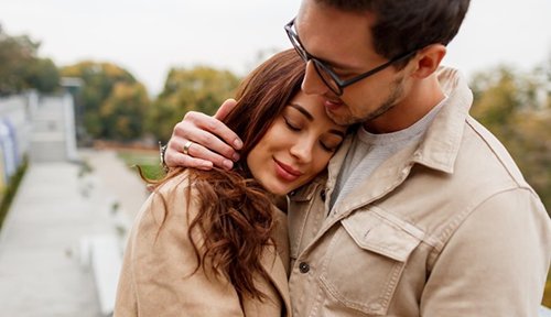 Real Love là gì? Nó có tồn tại hay không?